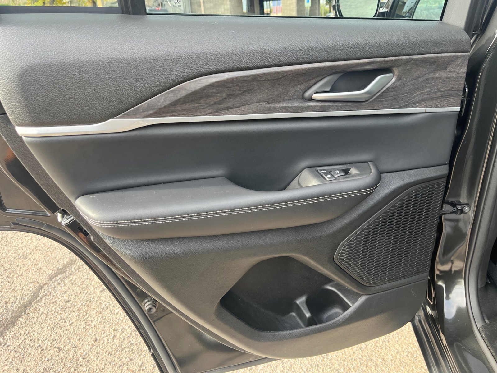 Certified 2024 Jeep Grand Cherokee Limited image 16