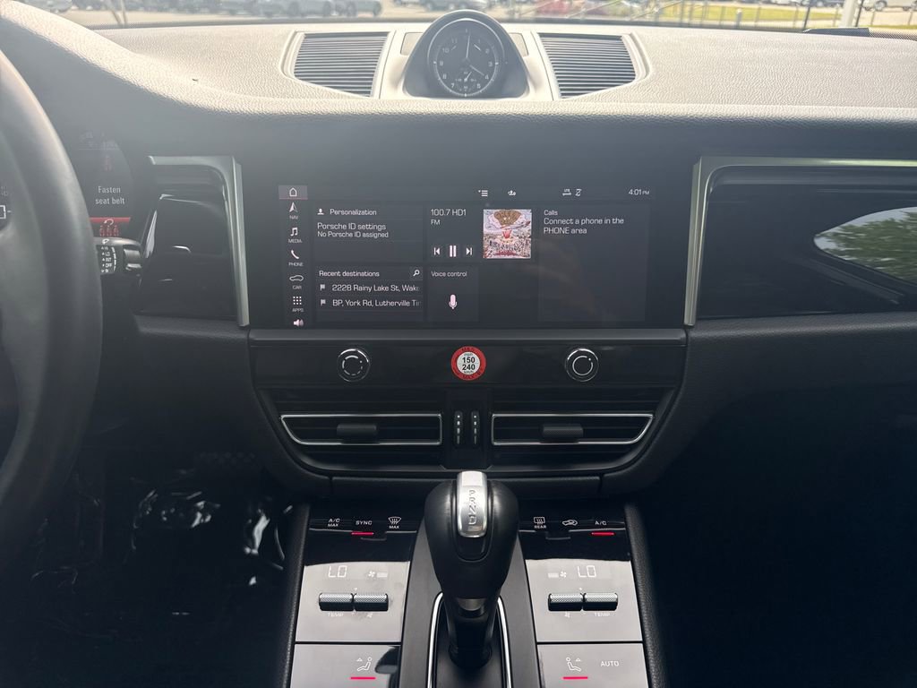 Used 2023 Porsche Macan Turbo image 18