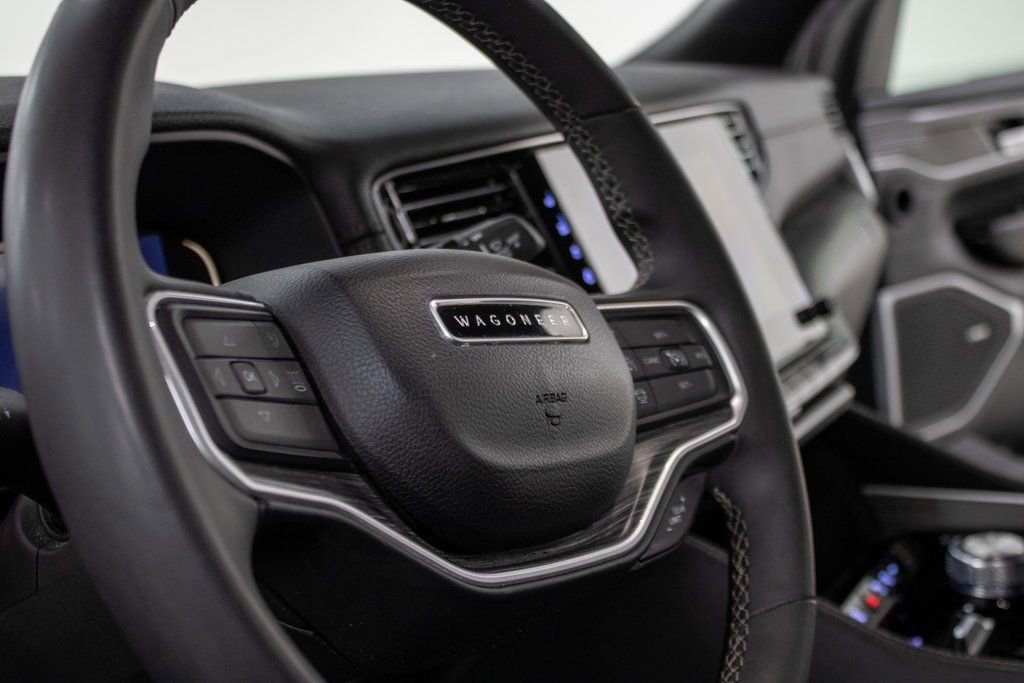 Used 2024 Jeep Wagoneer L Series II w/ Flexible Seating Group image 20