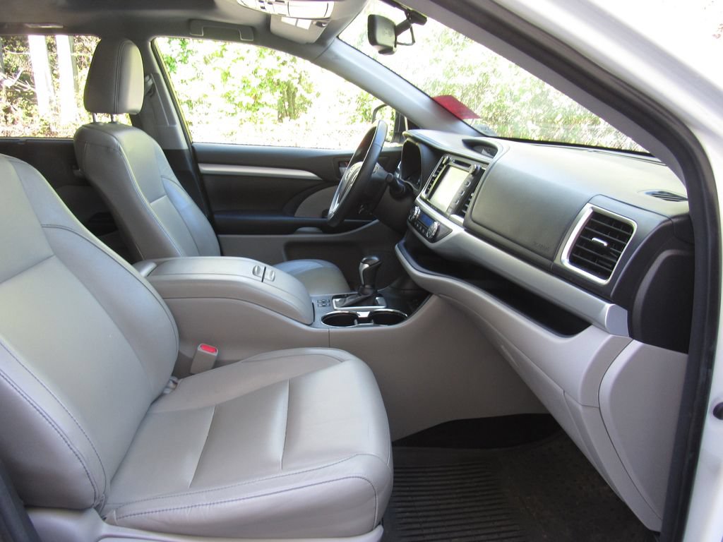 Certified 2016 Toyota Highlander XLE AWD/4WD image 19