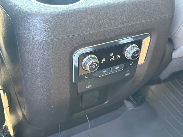Used 2022 GMC Yukon XL SLT w/ SLT Premium Package RWD image 27