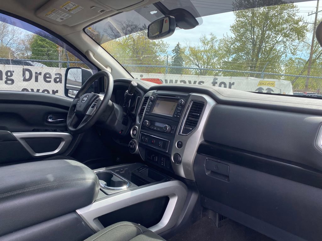 Used 2017 Nissan Titan SV AWD/4WD image 18