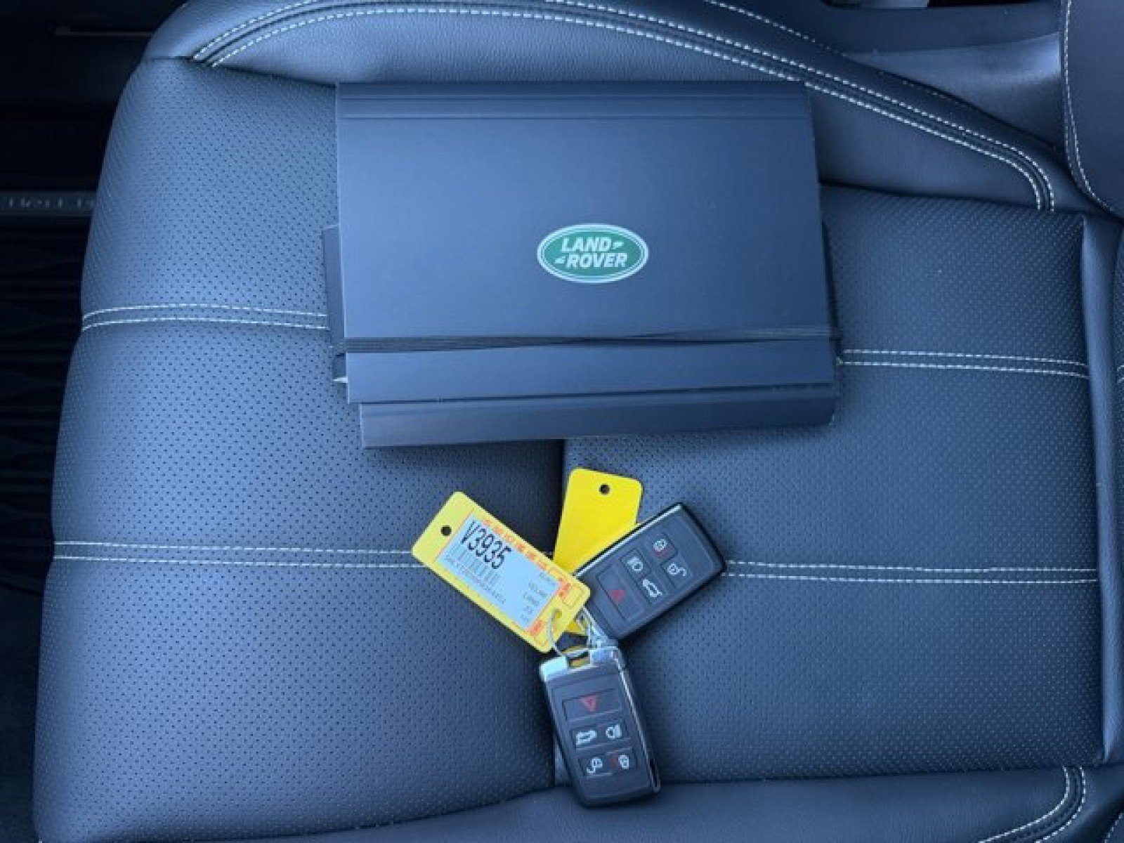 Certified 2023 Land Rover Range Rover Velar R-Dynamic S AWD/4WD image 22