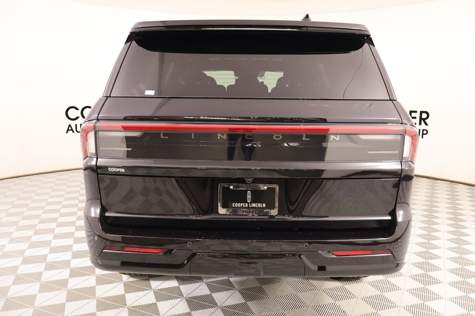 New 2026 Lincoln Navigator Reserve w/ Jet Appearance Package AWD/4WD image 24
