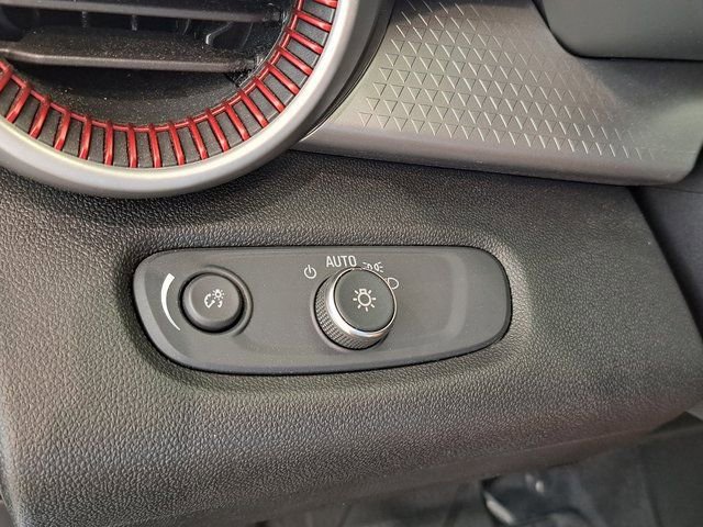 Used 2024 Chevrolet Trax RS w/ Sunroof Package image 14