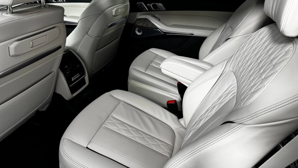 New 2026 BMW ALPINA XB7 AWD/4WD image 15