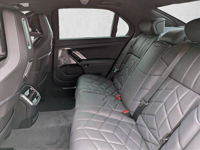 Used 2026 BMW i7 xDrive60 w/ Executive Package AWD/4WD image 17