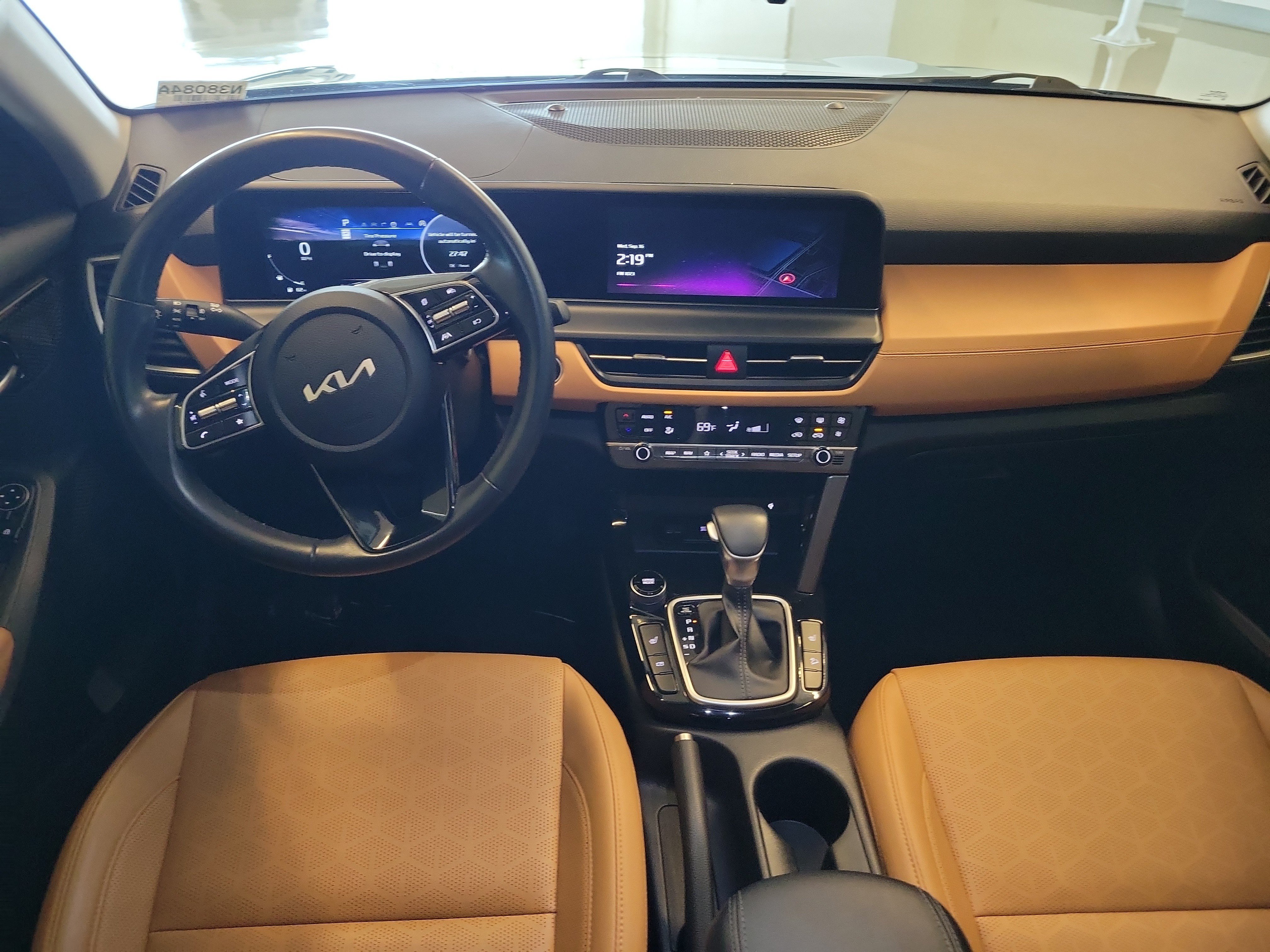 Used 2024 Kia Seltos EX FWD image 17