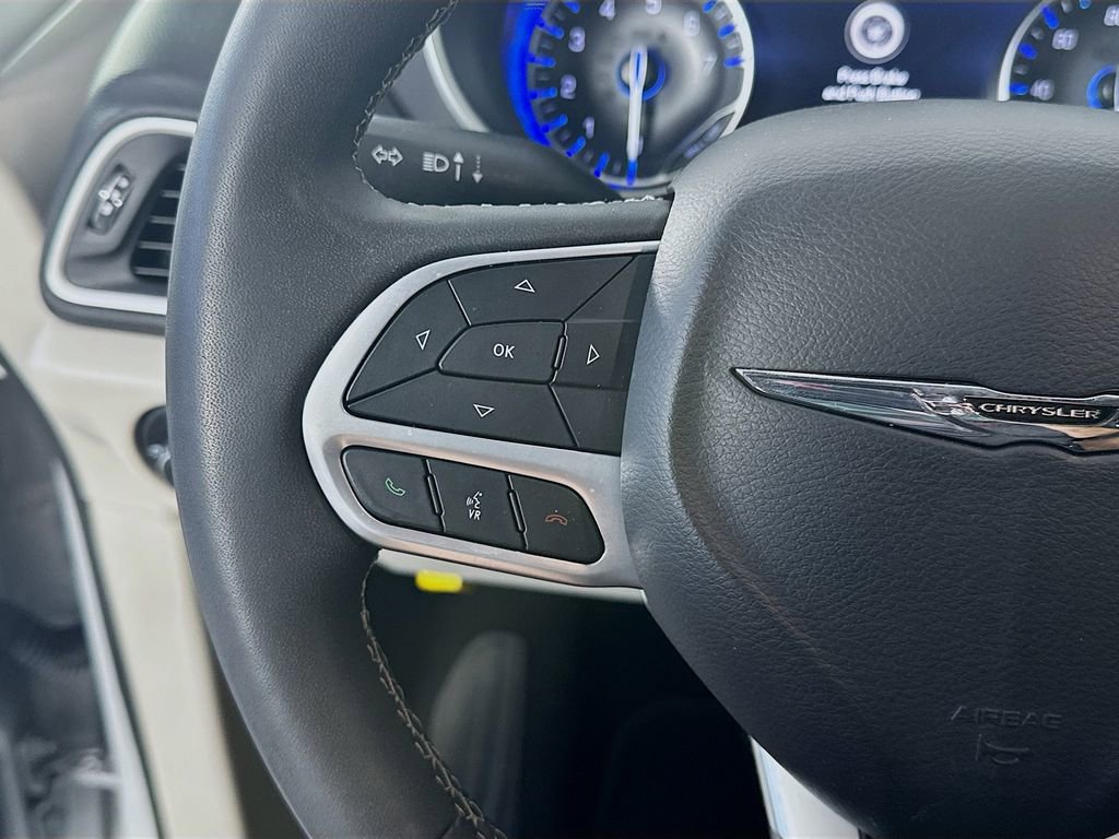 Used 2024 Chrysler Pacifica Touring-L FWD image 24