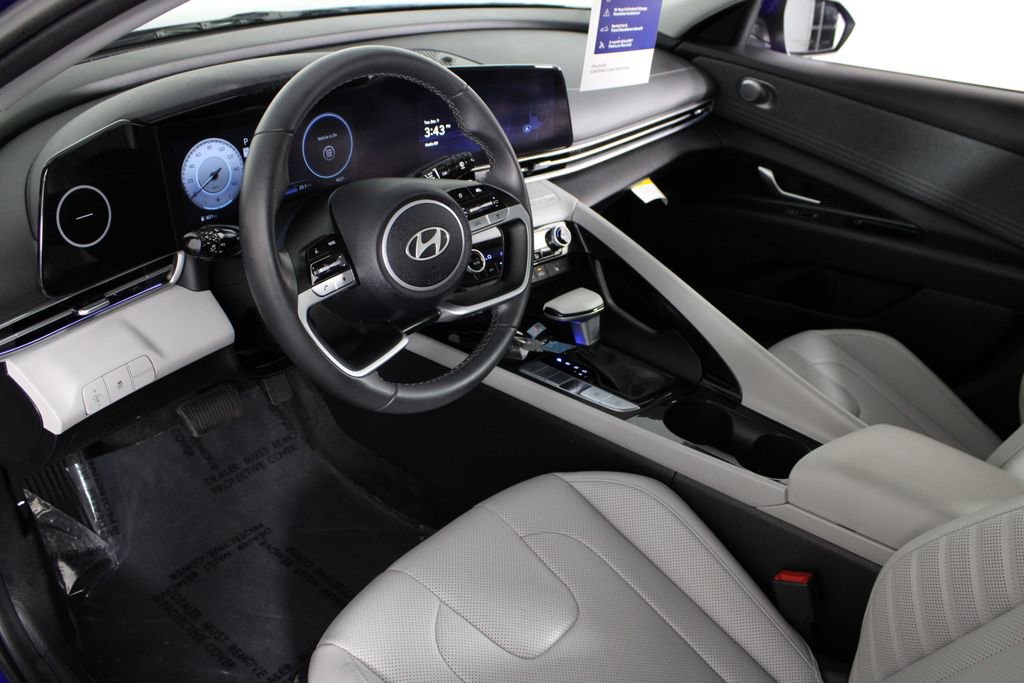 Used 2025 Hyundai Elantra Limited image 17