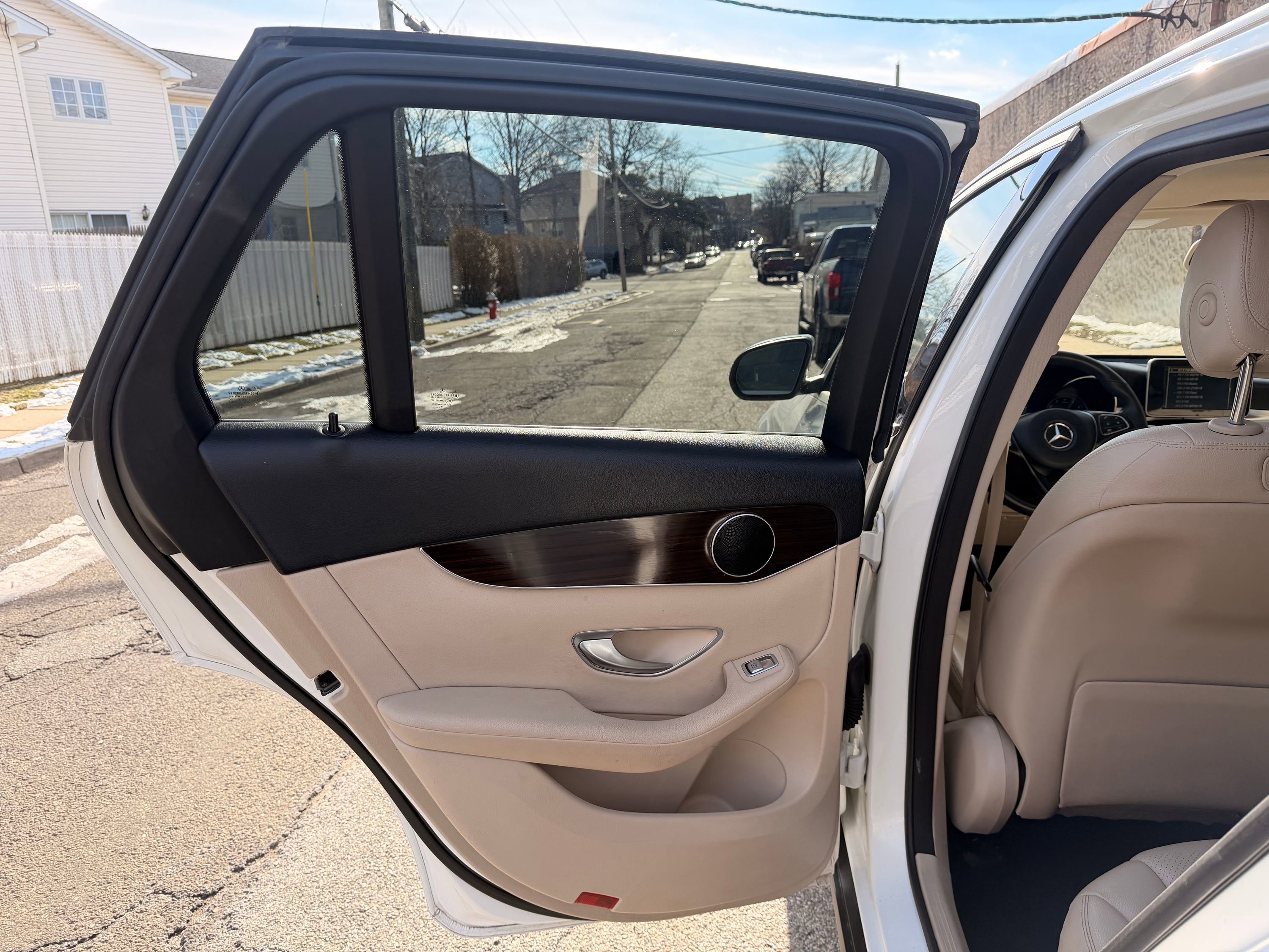 Used 2019 Mercedes-Benz GLC 300 4MATIC image 25