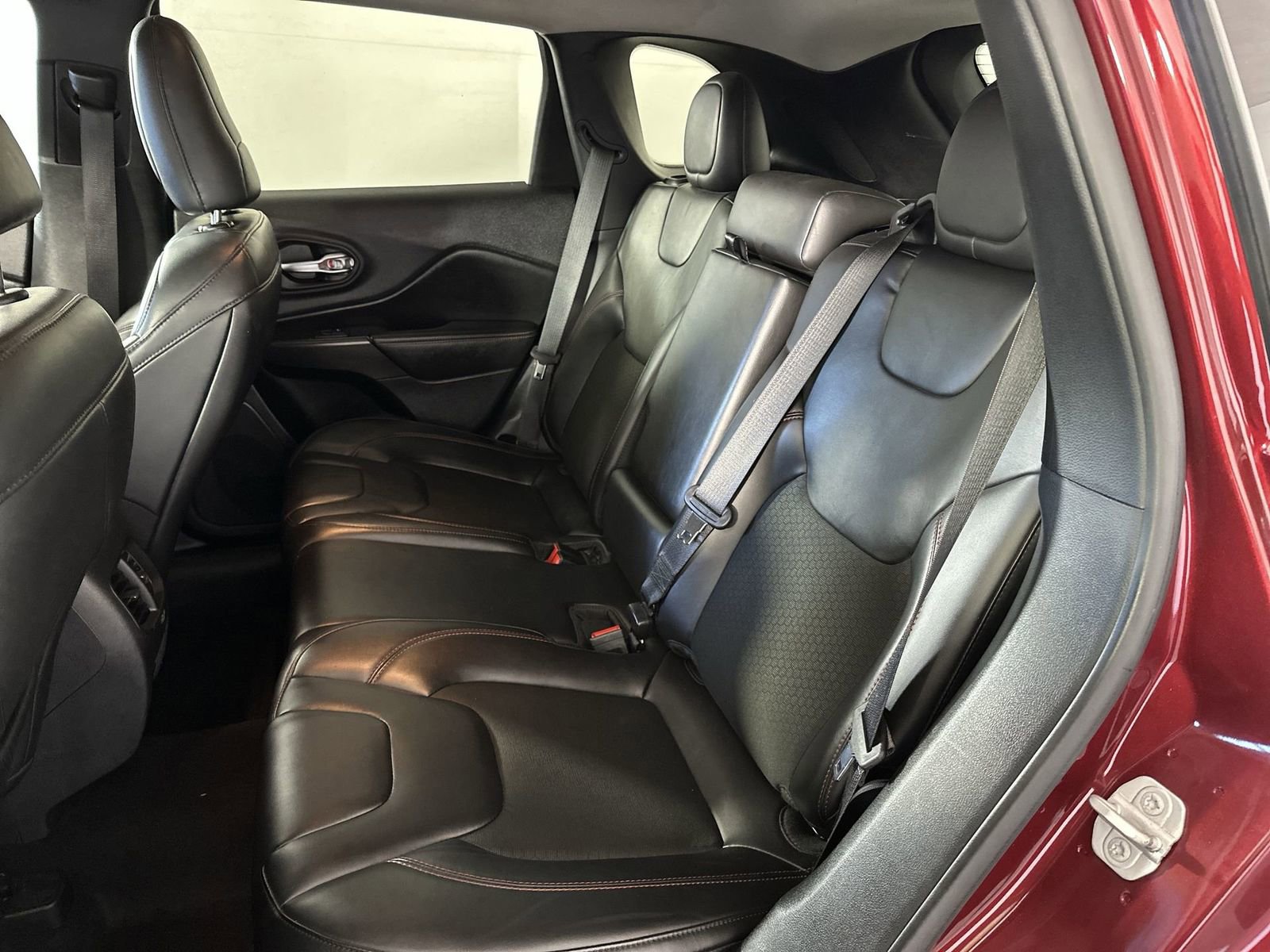 Used 2020 Jeep Cherokee Trailhawk w/ Cold Weather Group image 31