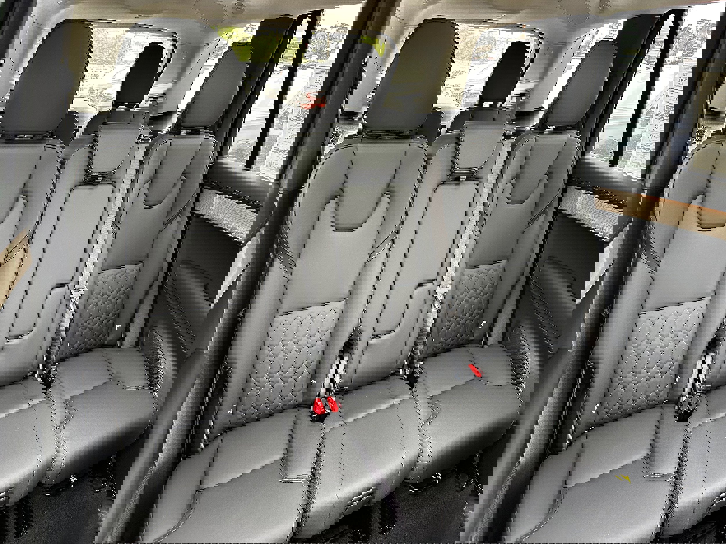 New 2025 Volvo XC90 T8 Plus w/ Protection Package Premier image 10