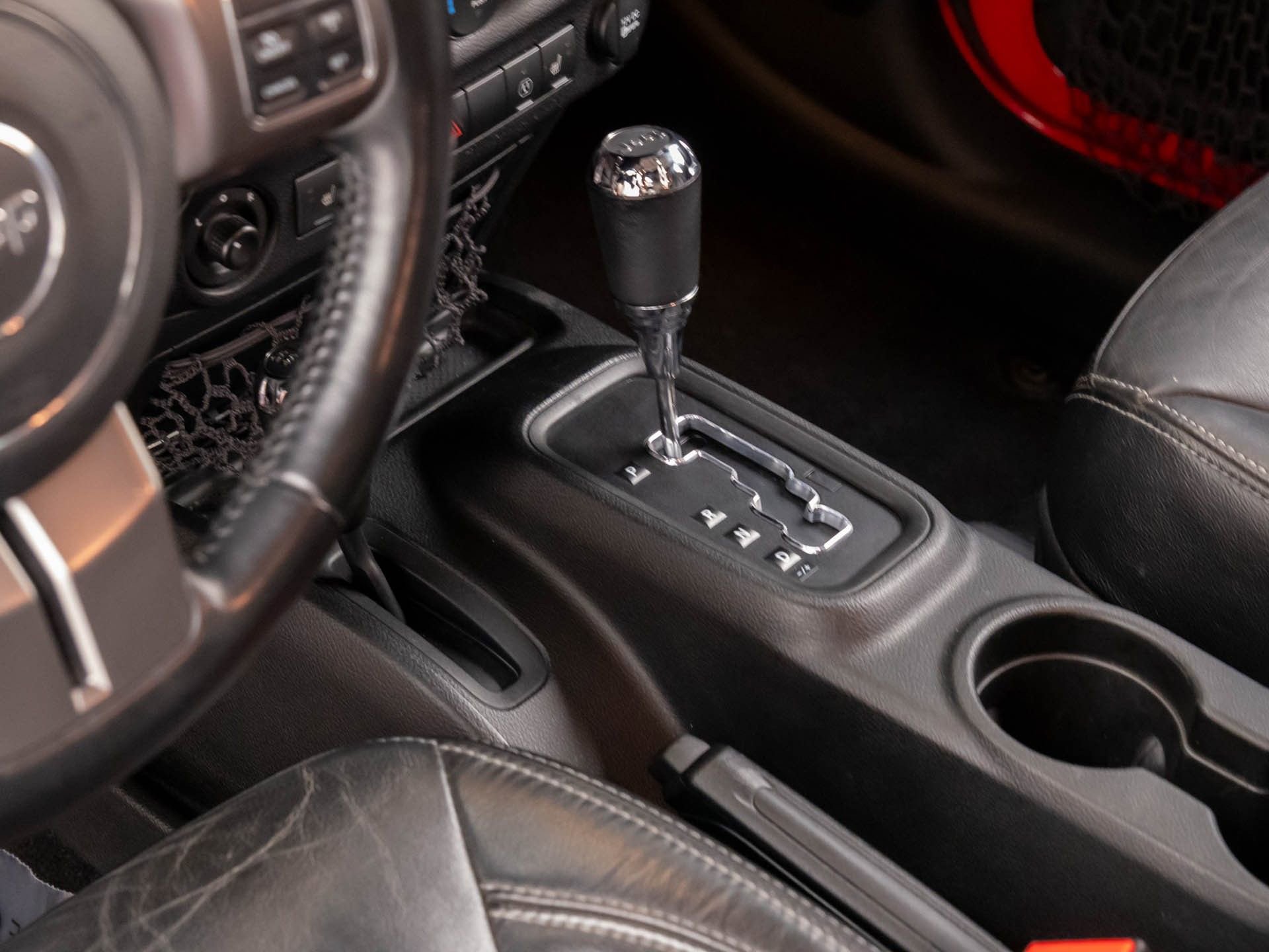 Used 2018 Jeep Wrangler Unlimited Sahara image 11