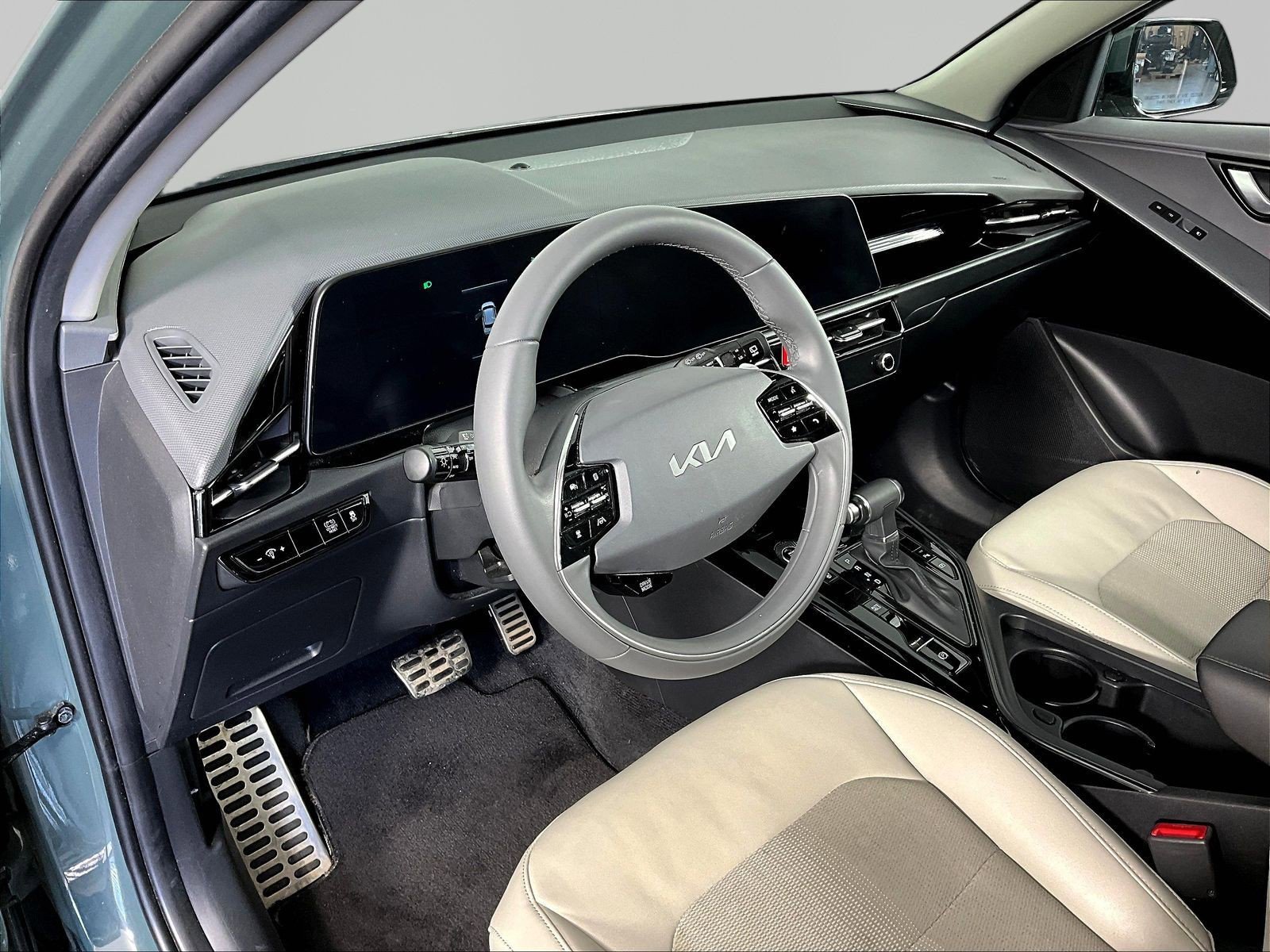 Certified 2023 Kia Niro EX Touring FWD image 15