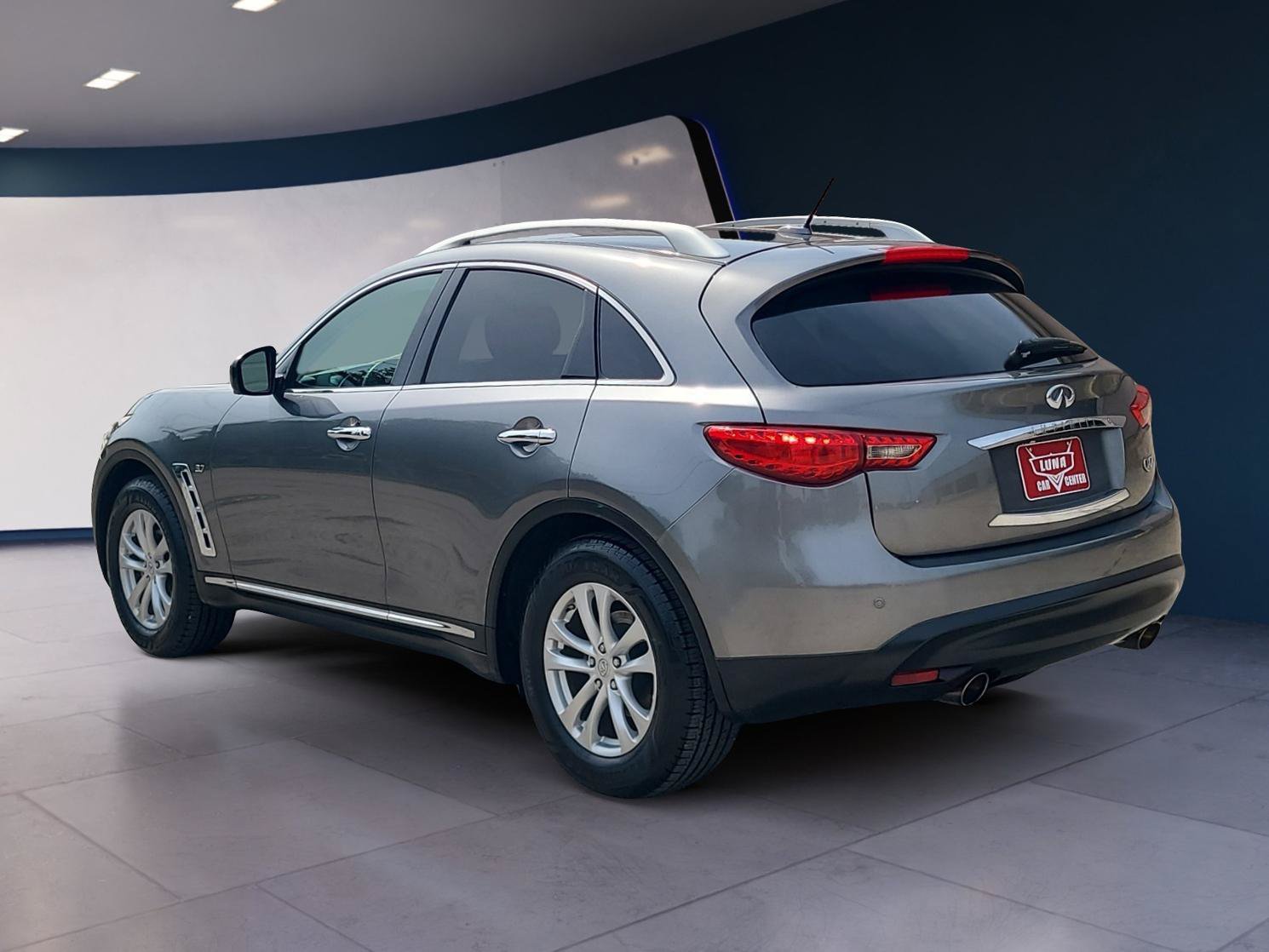 Used 2017 INFINITI QX70 AWD w/ Premium Package image 3