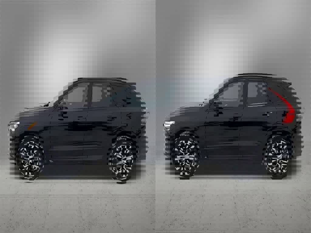 Used 2025 Volvo XC60 B5 Ultra image 3