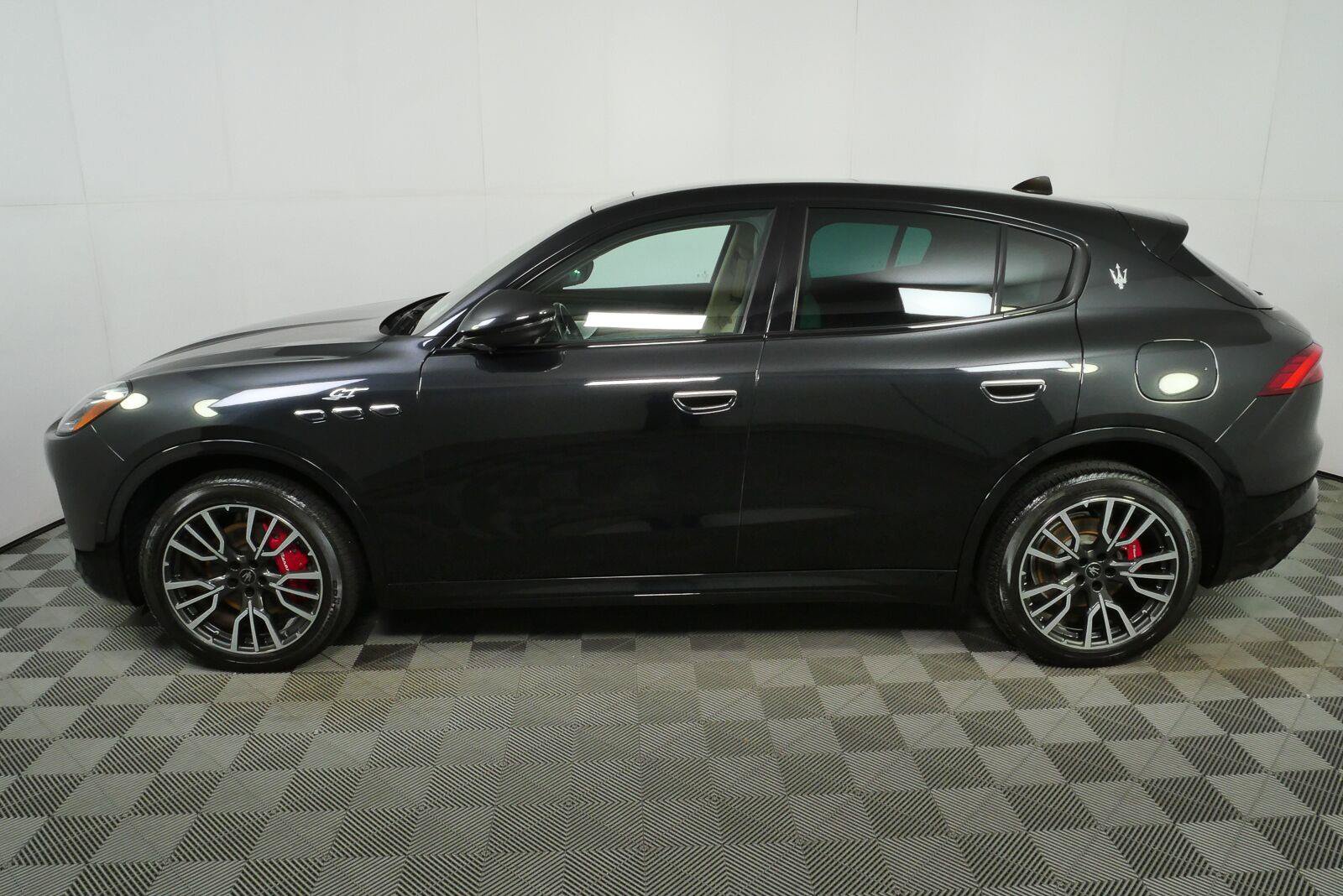 Used 2023 Maserati Grecale GT AWD/4WD image 25