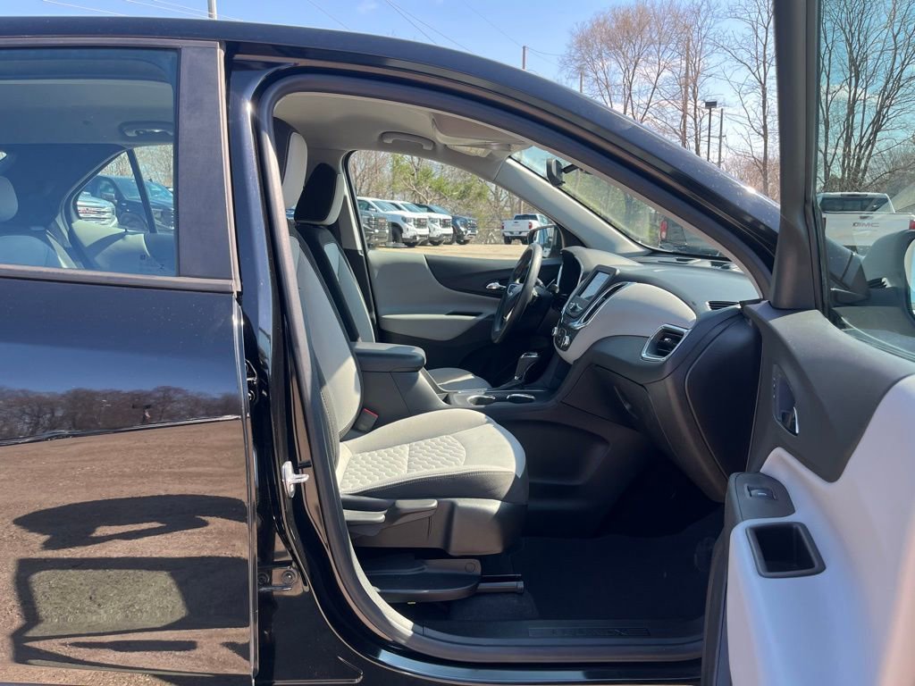 Used 2020 Chevrolet Equinox LS image 32