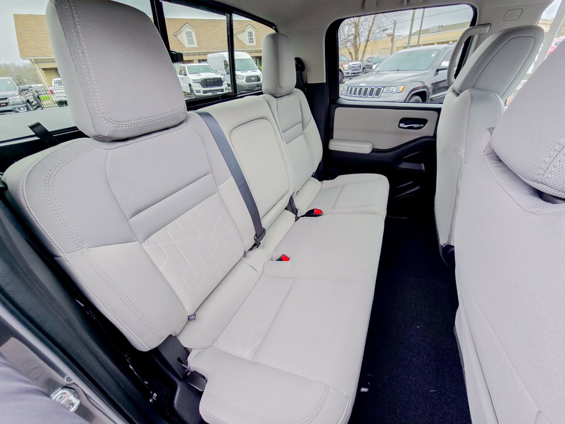 Used 2025 Nissan Frontier SV w/ SV Convenience Package RWD image 28