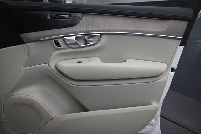 Certified 2026 Volvo XC90 T8 Ultra w/ Protection Package Premier AWD/4WD image 31