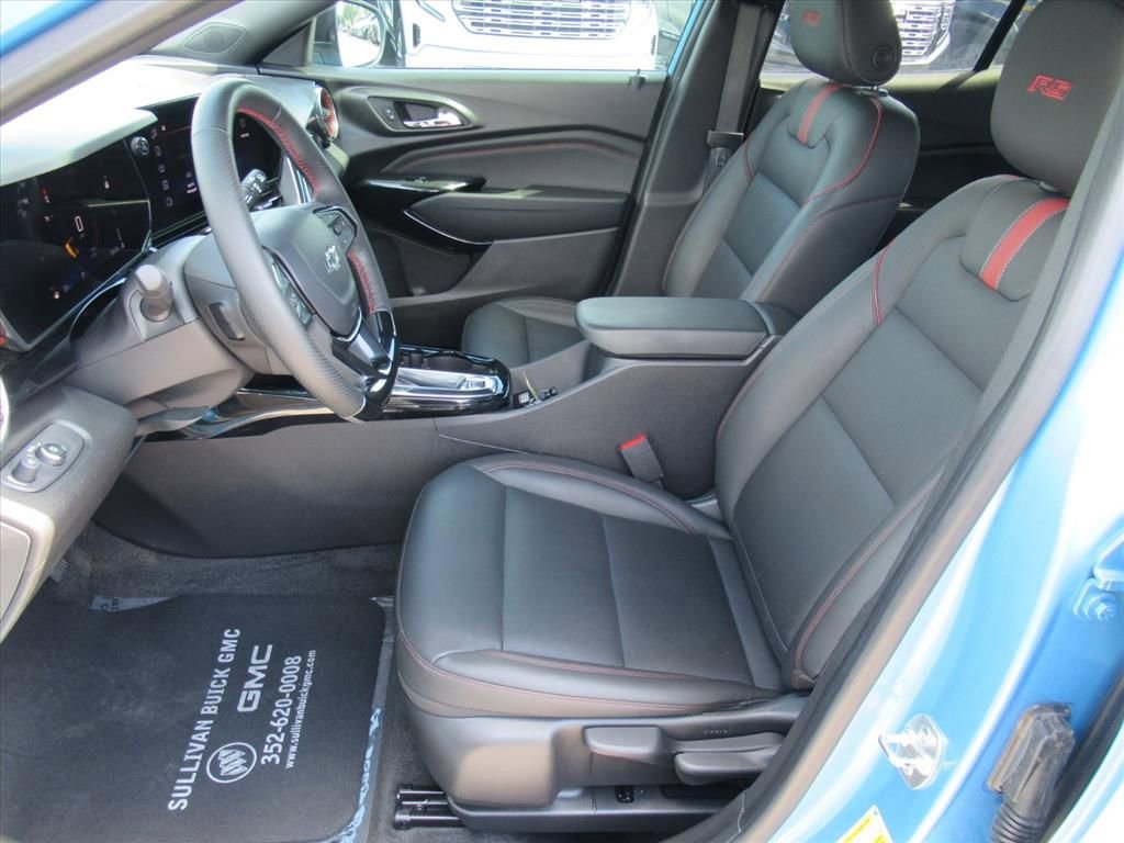 Used 2025 Chevrolet Trax RS image 14