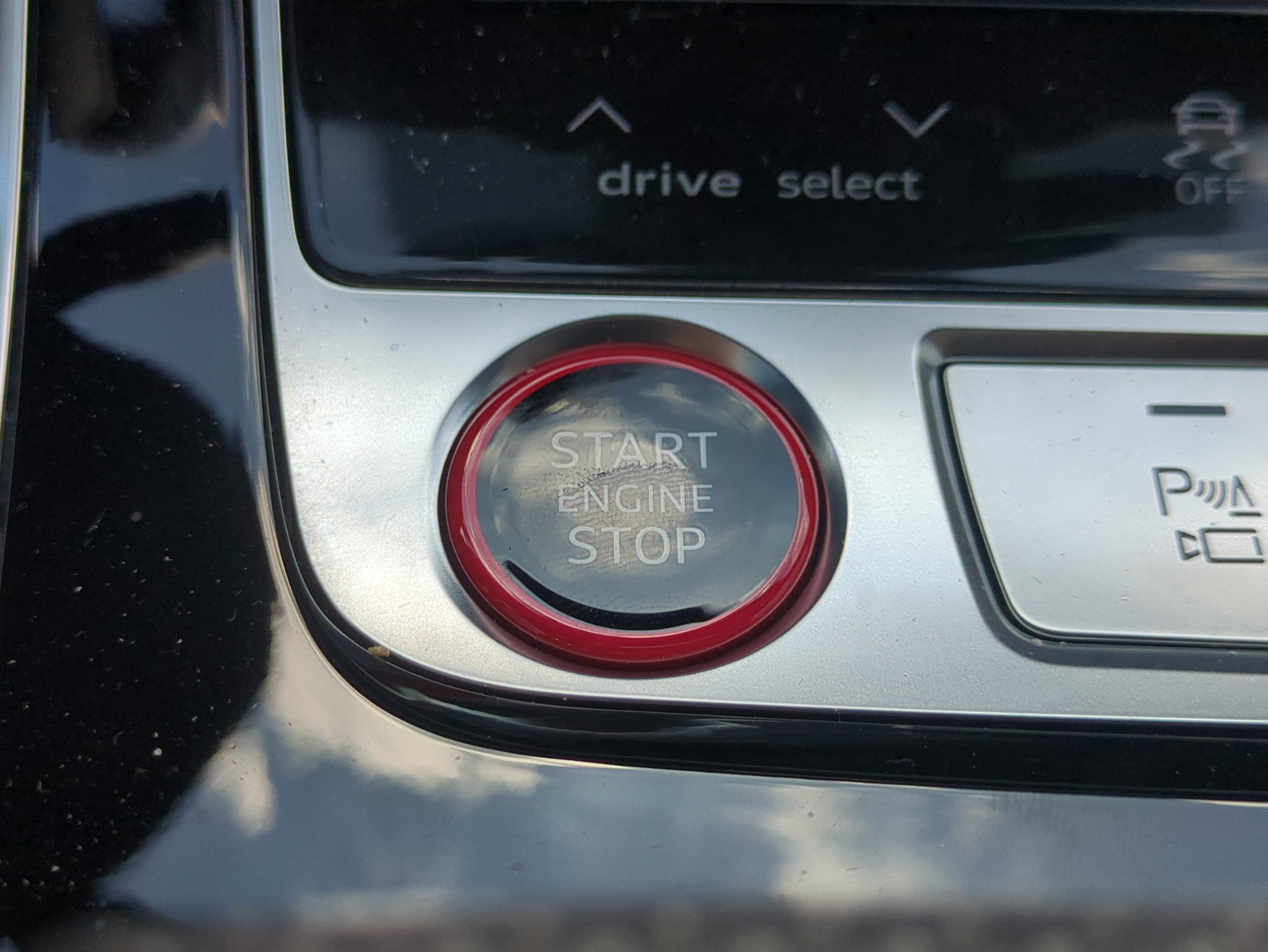 Used 2025 Audi SQ7 Premium Plus w/ Executive Package image 31