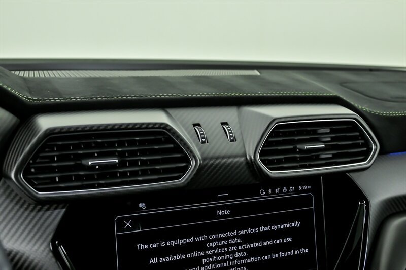 Used 2024 Lamborghini Urus Performante AWD/4WD image 32