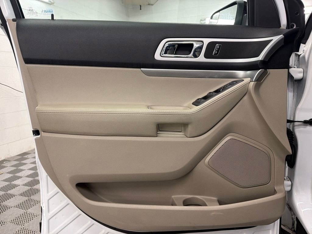 Used 2015 Ford Explorer XLT w/ Equipment Group 202A image 14