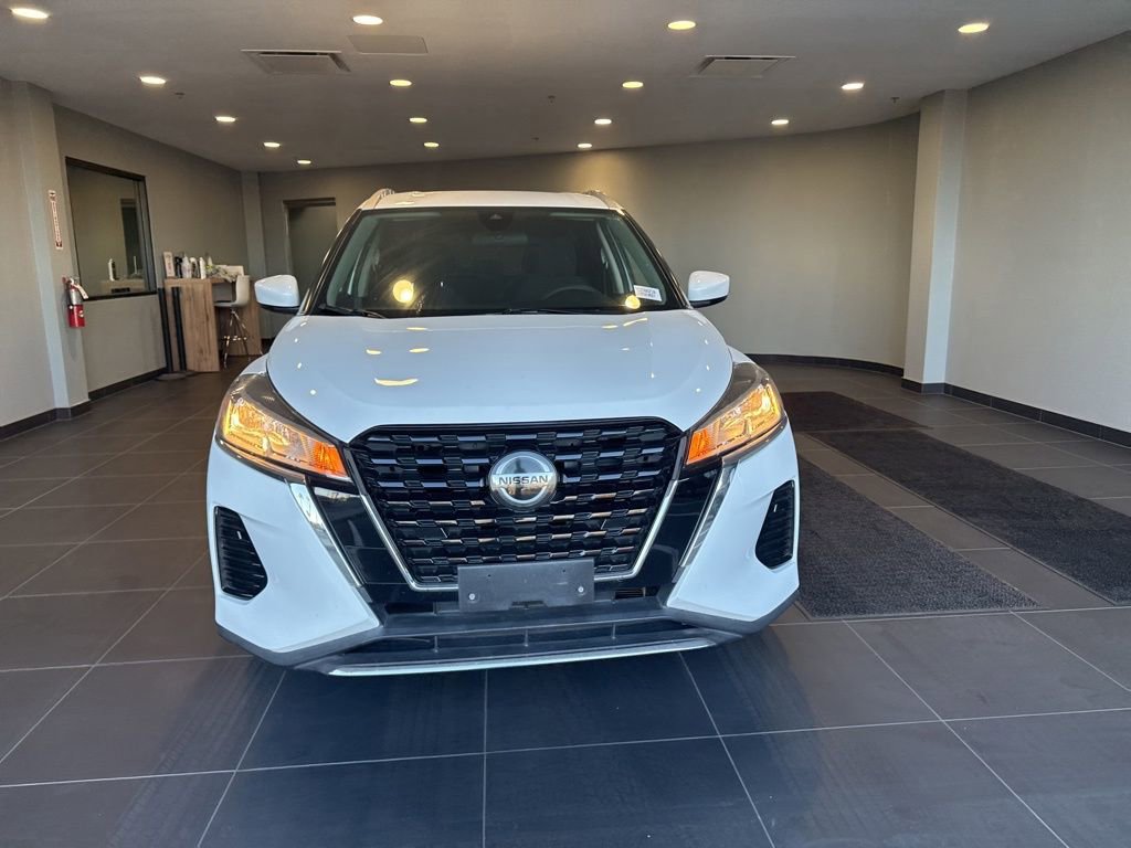 Used 2021 Nissan Kicks SV image 2