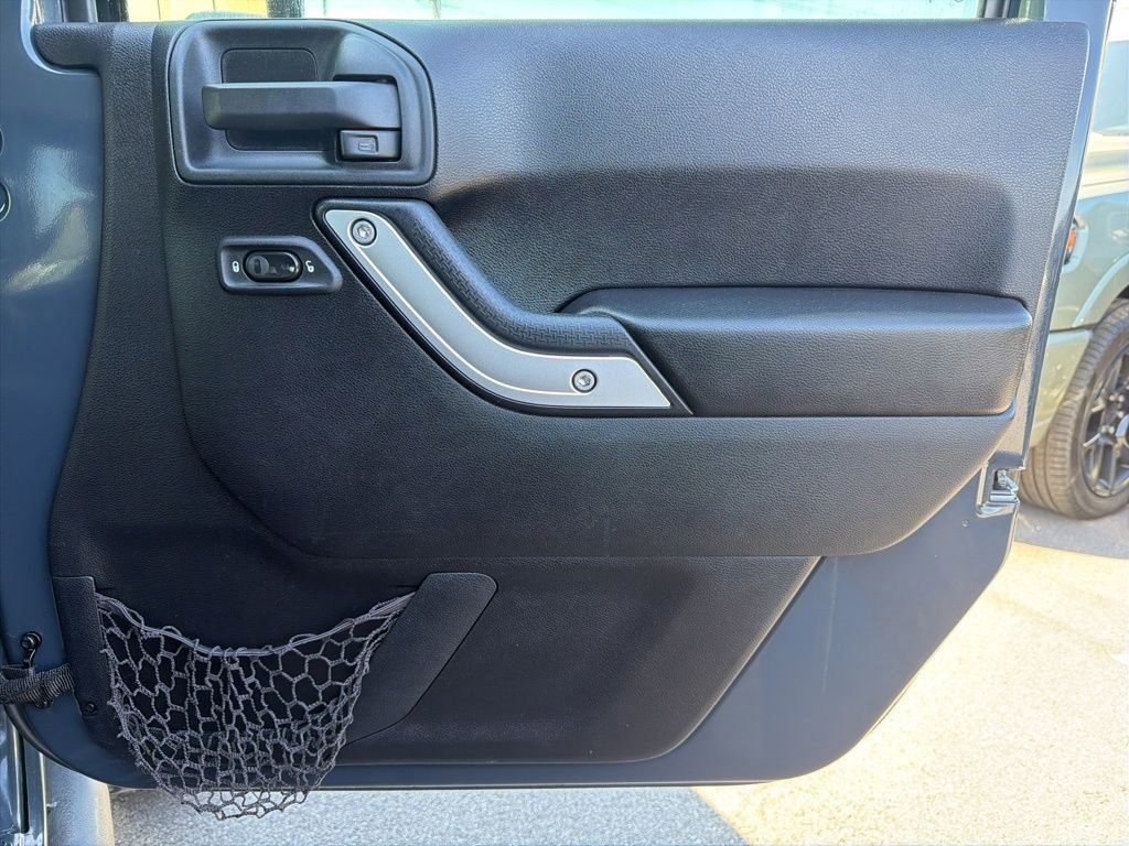 Used 2016 Jeep Wrangler Unlimited Rubicon w/ Connectivity Group image 24