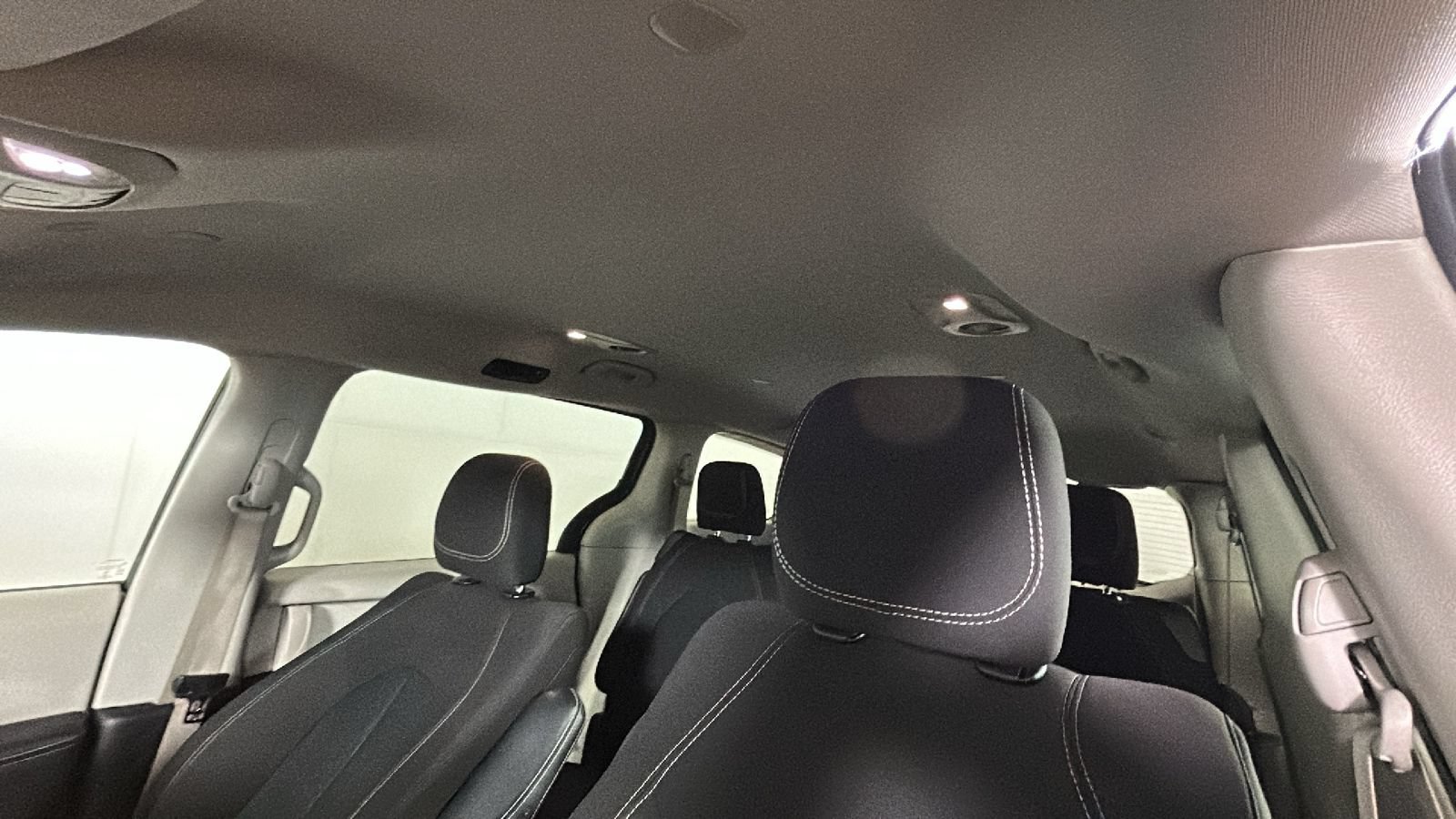 Used 2023 Chrysler Voyager LX FWD image 14