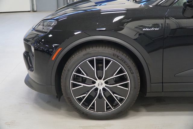New 2026 Porsche Macan 4 Electric AWD/4WD image 16