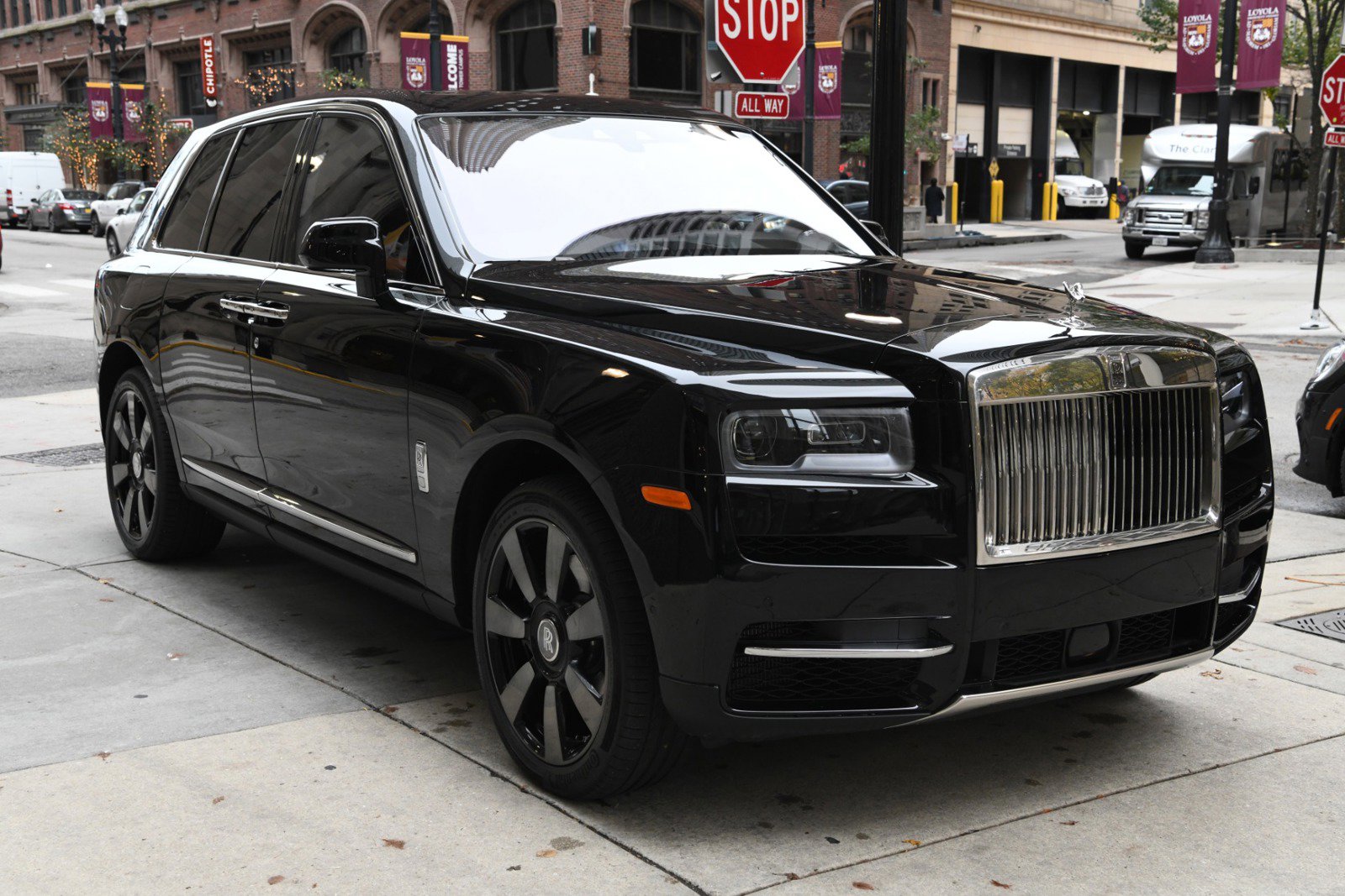 Used 2024 Rolls-Royce Cullinan image 3