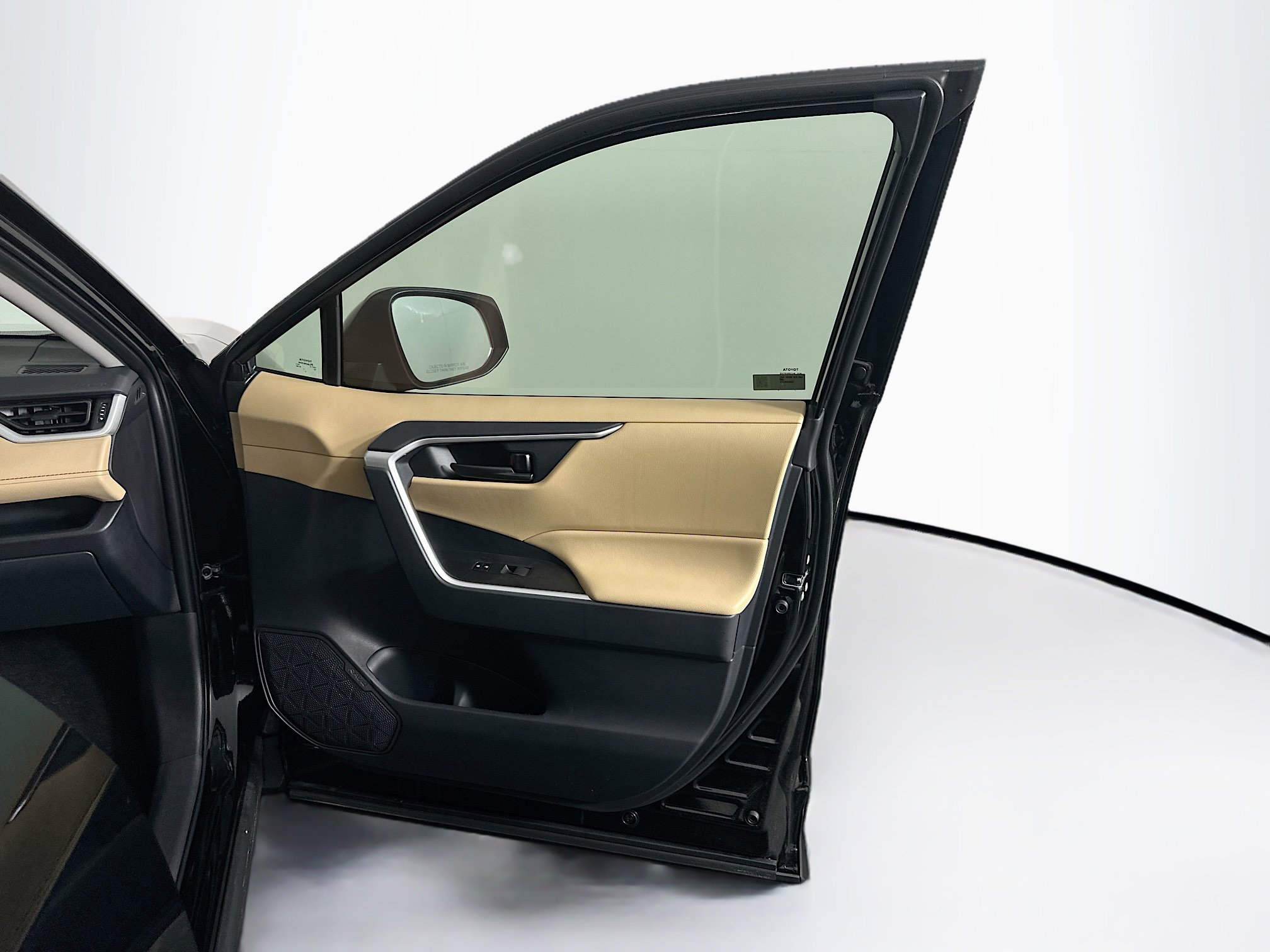 Used 2025 Toyota RAV4 LE image 31