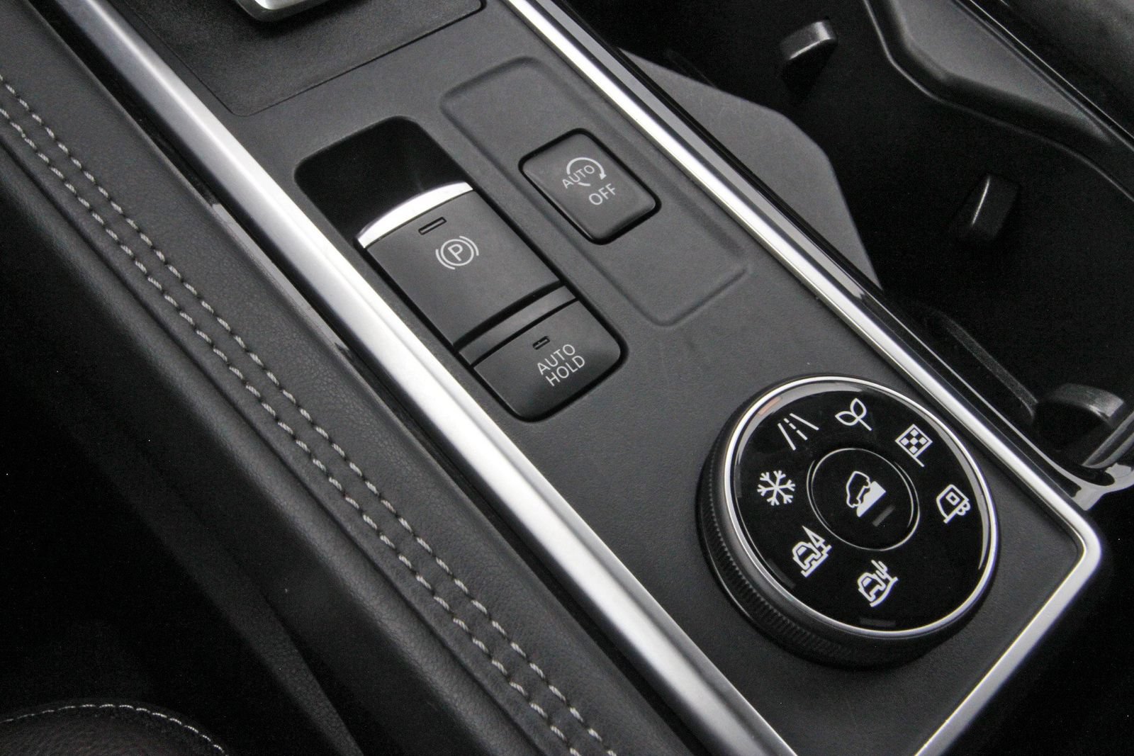 Certified 2025 Nissan Pathfinder Platinum AWD/4WD image 32