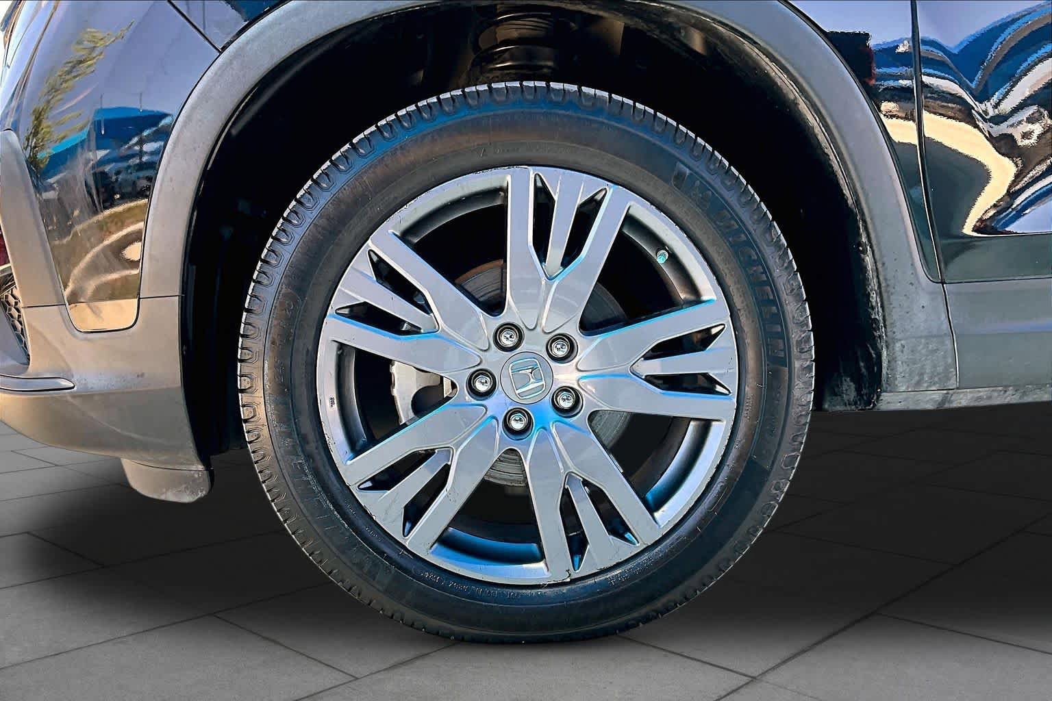 Used 2022 Honda Pilot Sport image 11
