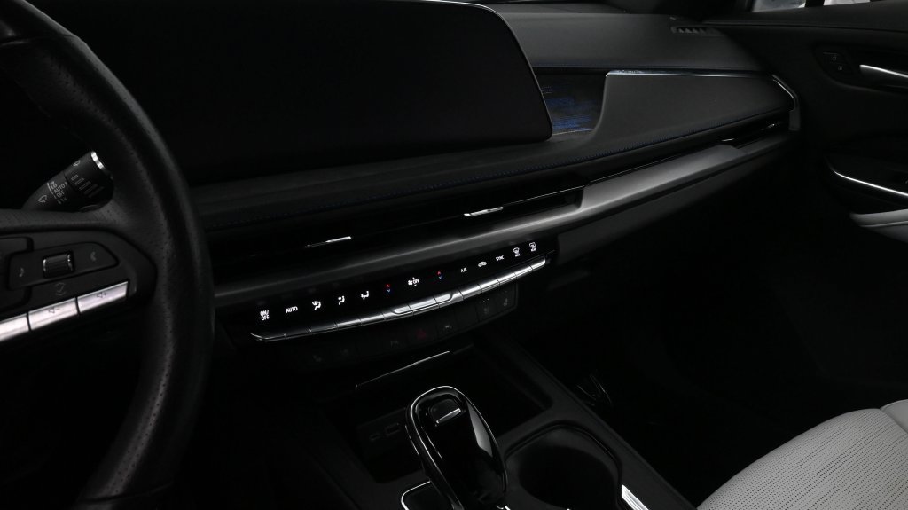 Certified 2024 Cadillac XT4 Sport FWD image 9