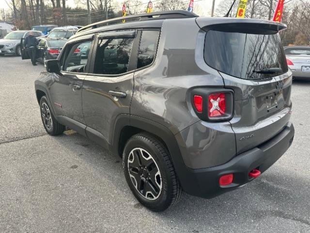 Used 2016 Jeep Renegade Trailhawk image 3