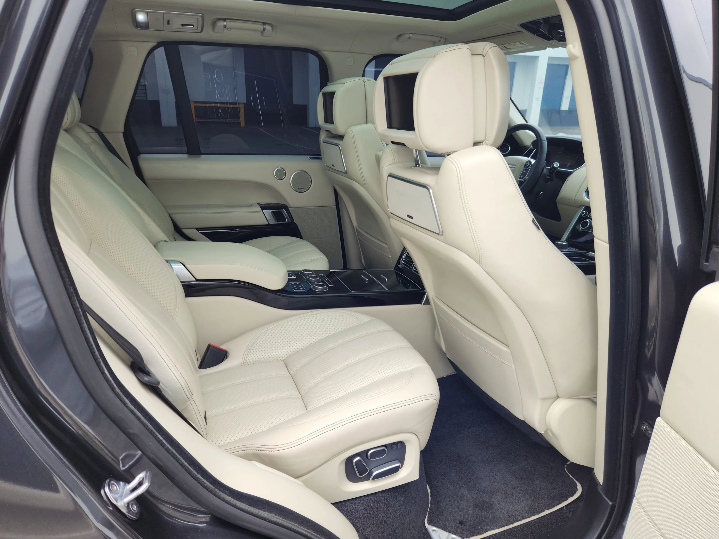 Used 2014 Land Rover Range Rover Autobiography AWD/4WD image 24