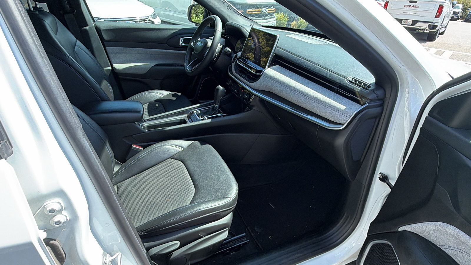 Used 2024 Jeep Compass Latitude AWD/4WD image 19