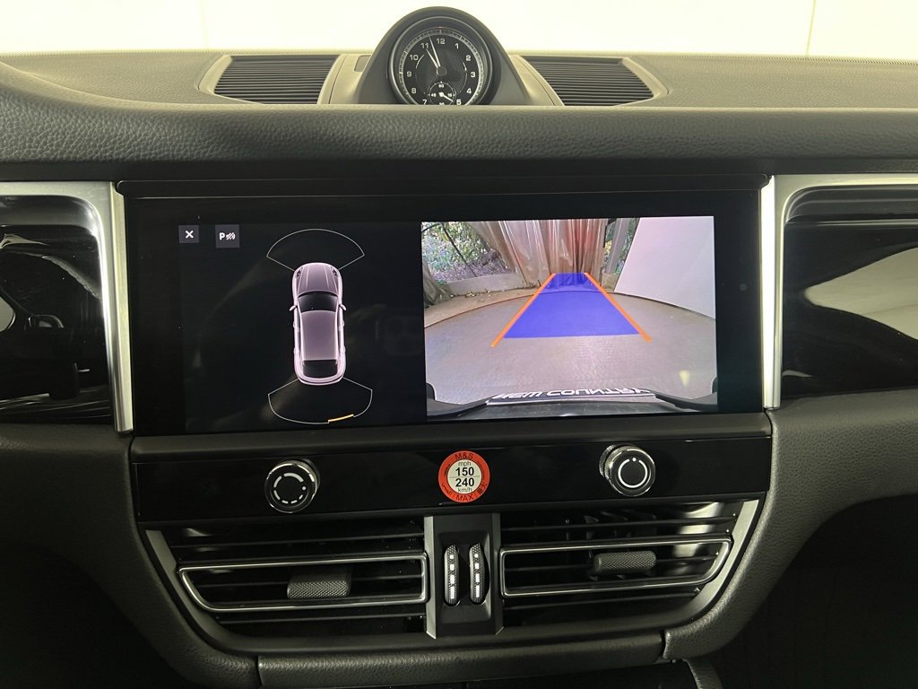 Used 2025 Porsche Macan image 32