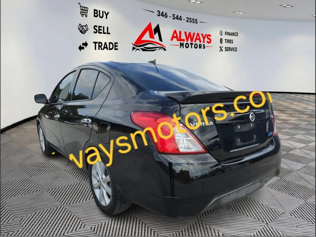 Used 2015 Nissan Versa w/ SL Tech Package FWD image 13