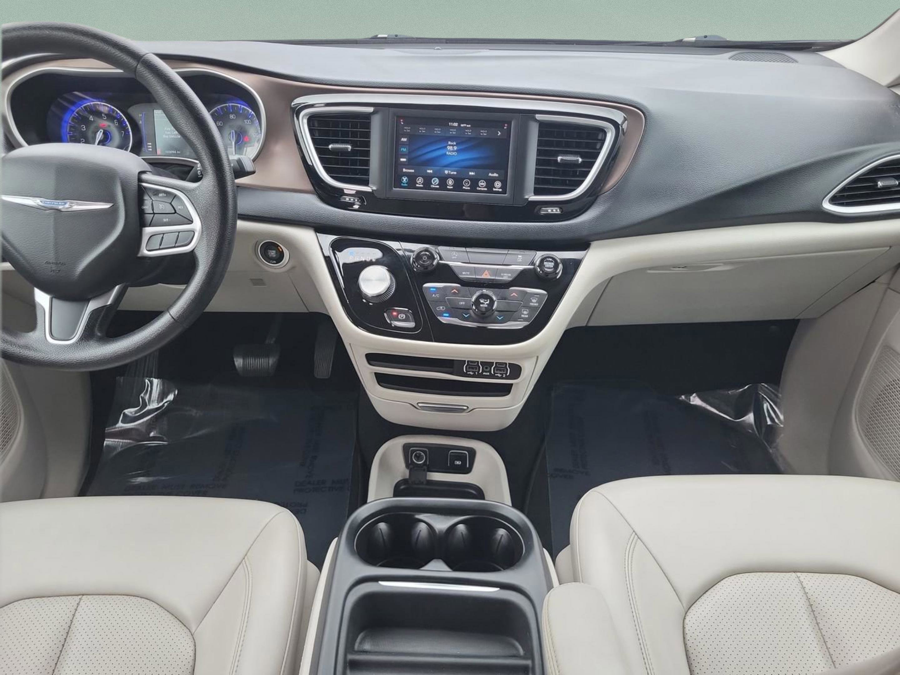 Used 2021 Chrysler Voyager Lxi image 14