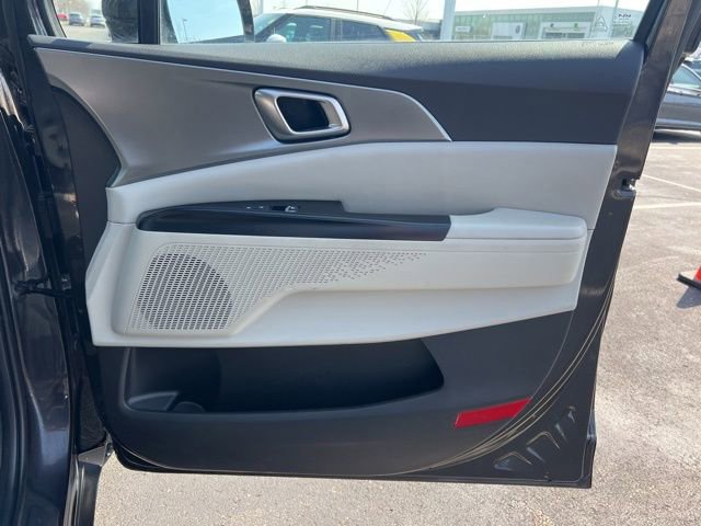 Used 2024 Kia Carnival LX FWD image 33