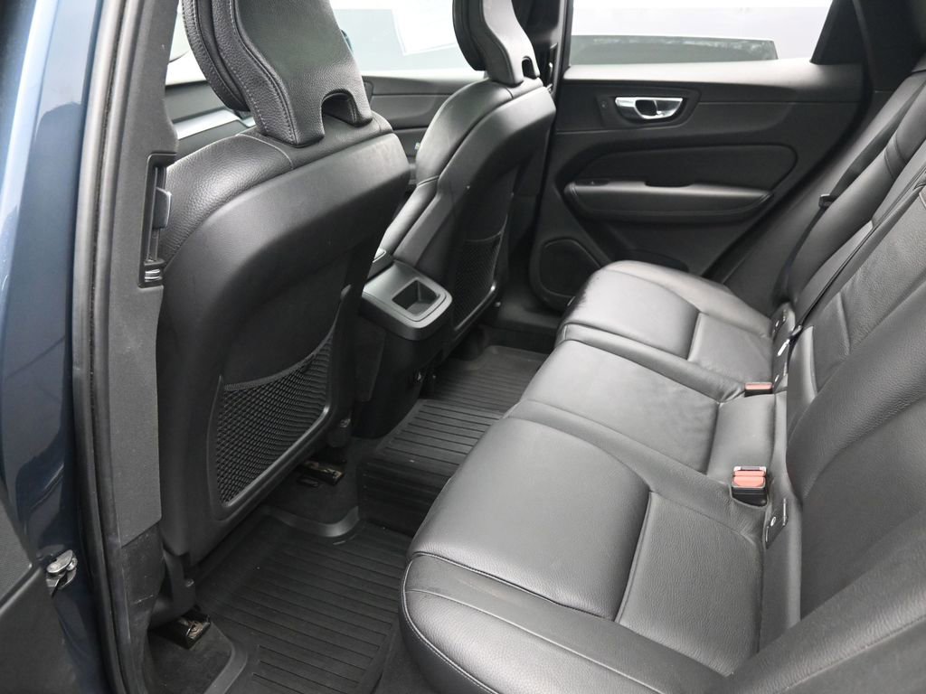 Used 2020 Volvo XC60 T6 Momentum image 19