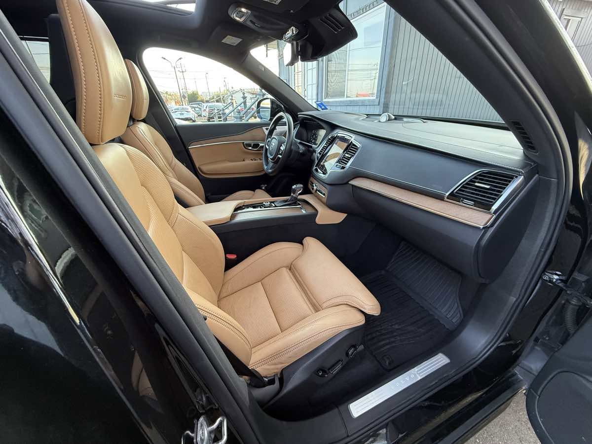 Used 2017 Volvo XC90 T6 Inscription w/ Vision Package image 14