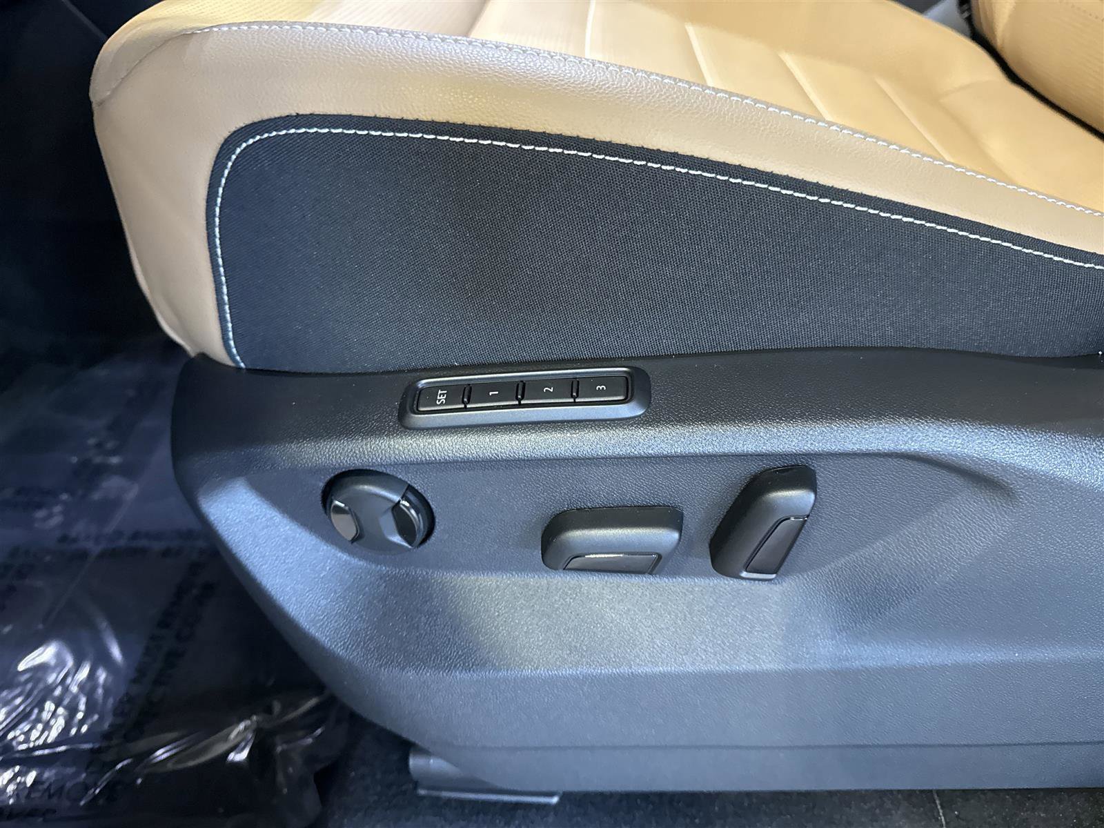 New 2025 Volkswagen Atlas Cross Sport SEL image 15