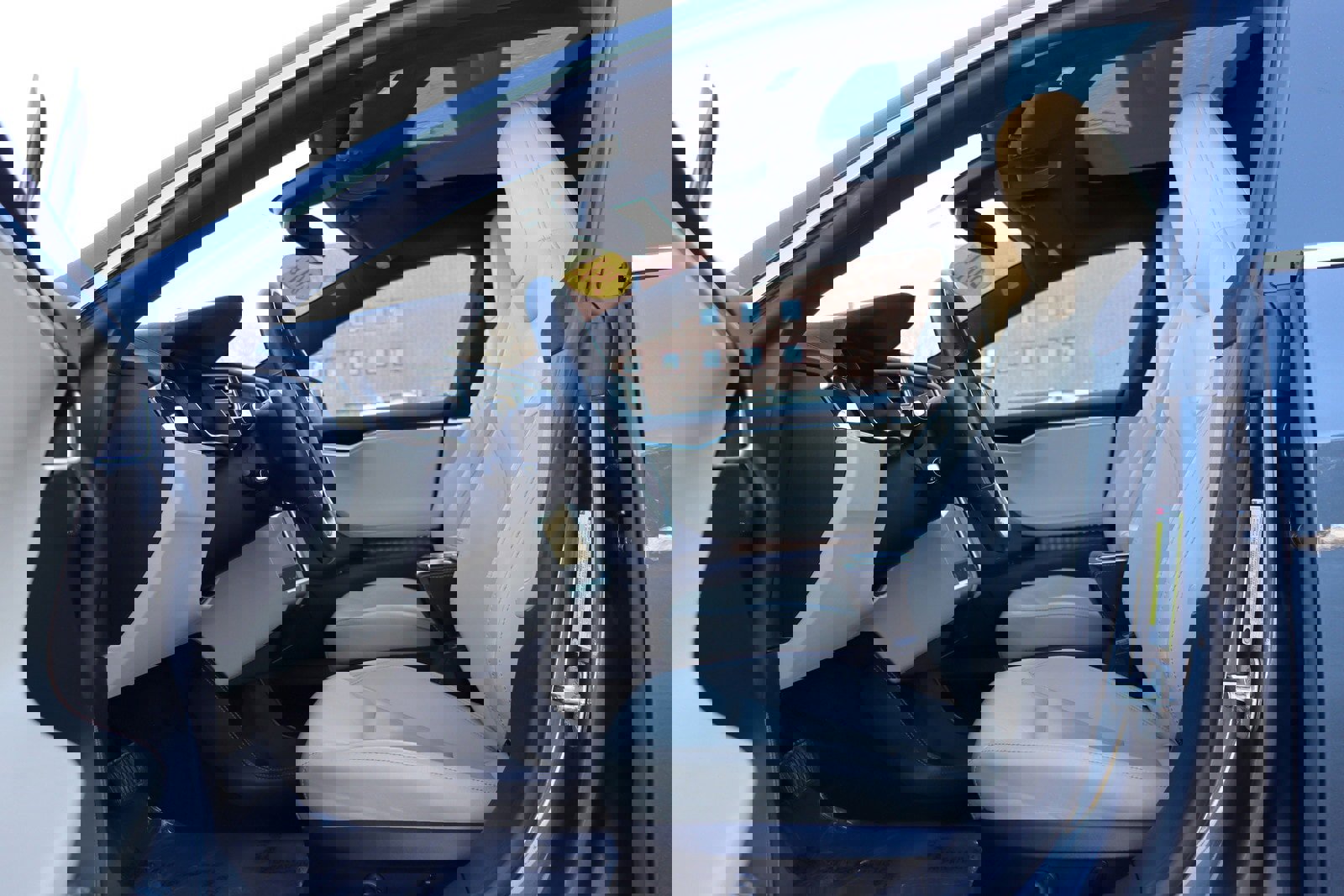 Used 2015 Tesla Model S 70D image 11