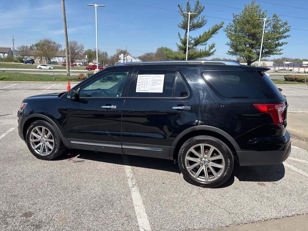 Used 2017 Ford Explorer Limited image 18